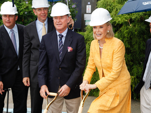 slideshow_std_h_Southampton-Hospital-Breaks-Ground-for-New-Audrey-and-Martin-Gruss-Heart-and-Stroke-Center8